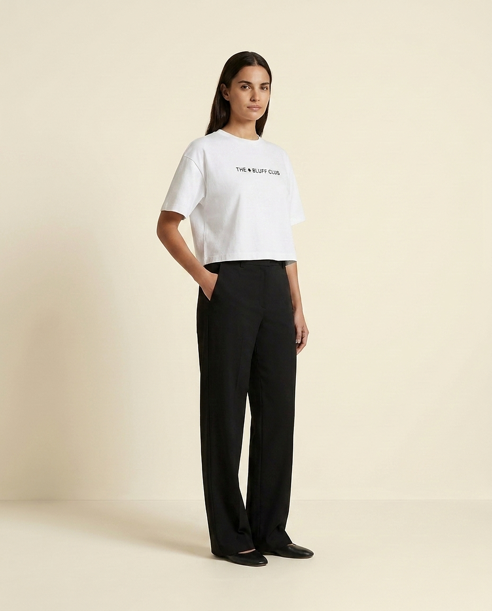 T-shirt Cropped Blanc — studio trois-quarts