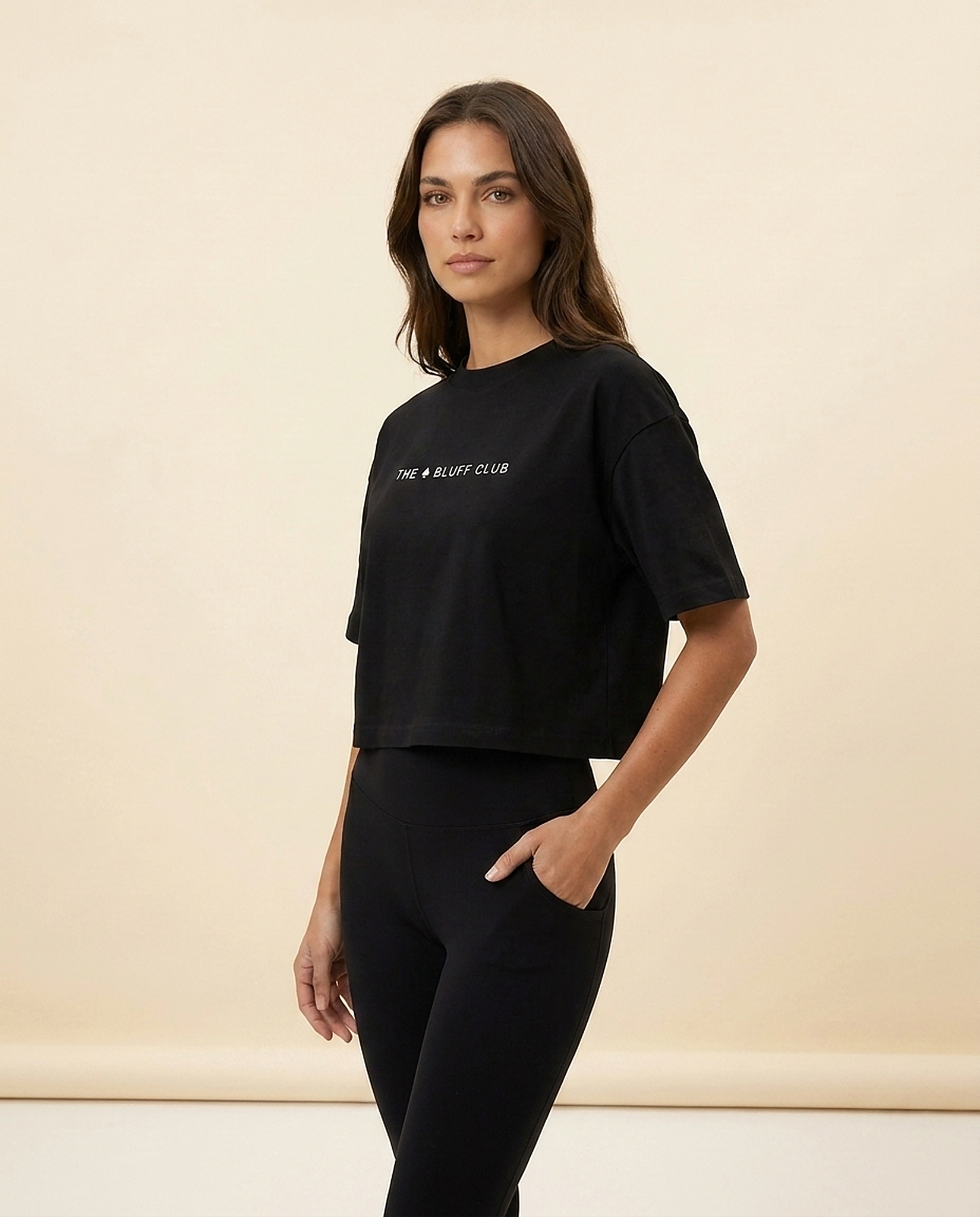 T-shirt Cropped Noir — studio trois-quarts