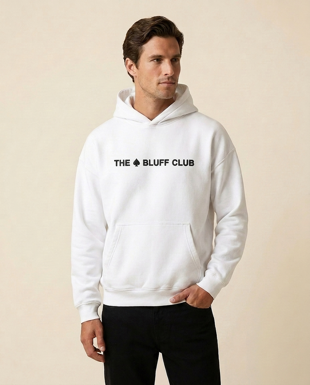 Hoodie Blanc — studio trois-quarts (brodé)