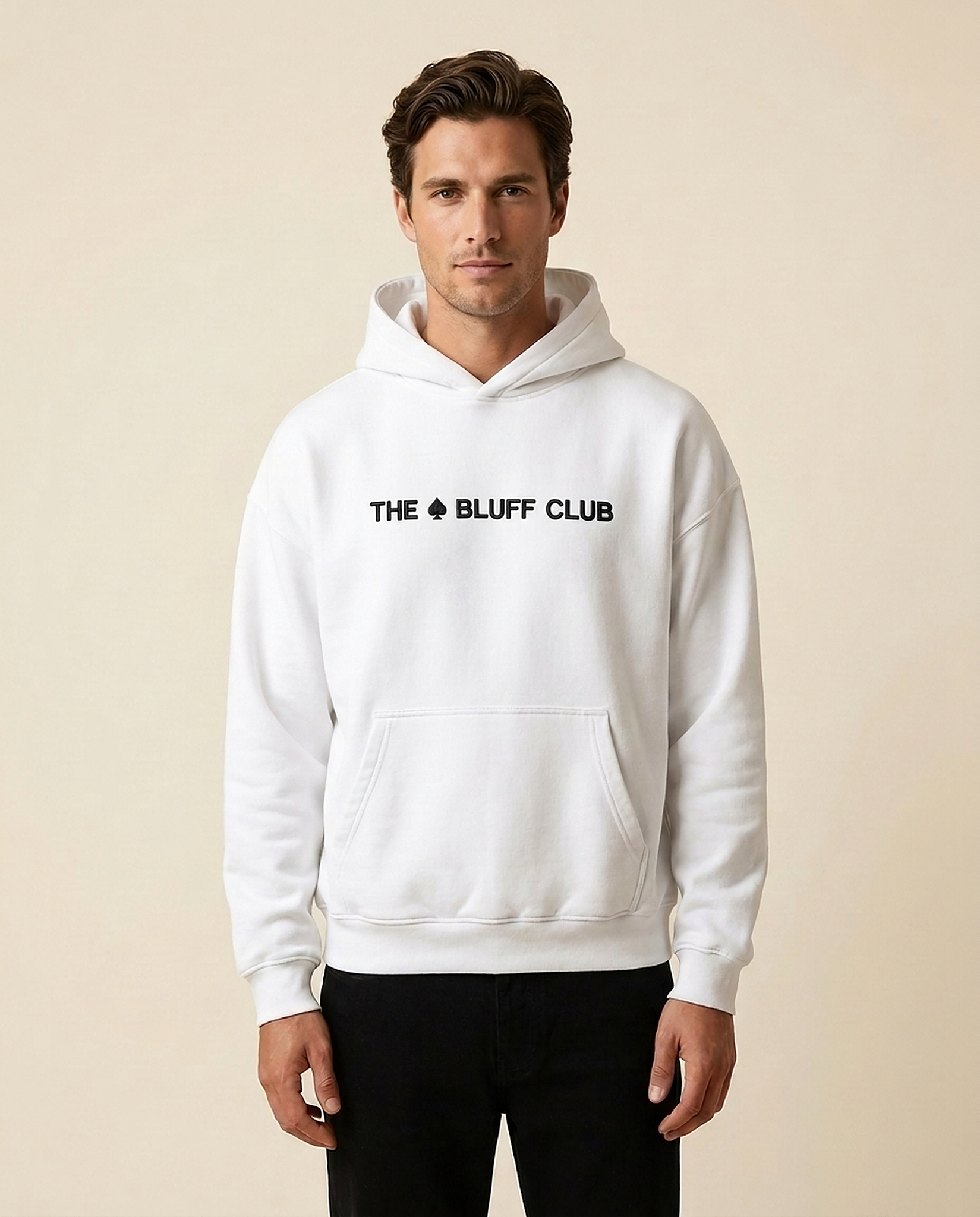 Hoodie Blanc — studio face (brodé)