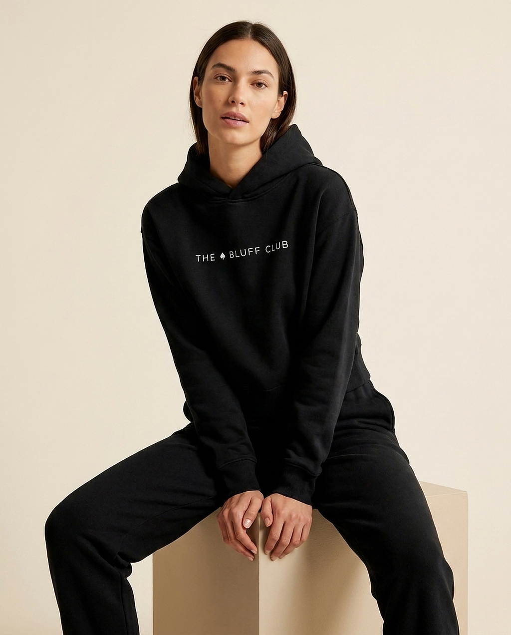 Hoodie Cropped Noir — studio assis